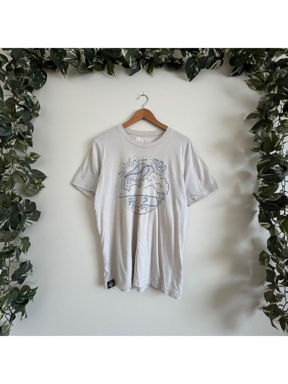 M22 Short Sleeve Scoop Neck Beach Storm Graphic T-Shirt Grey Men’s Size L